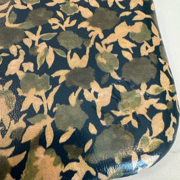 NWT Patricia Nash Olive Groves Cassini Wristlet Leather